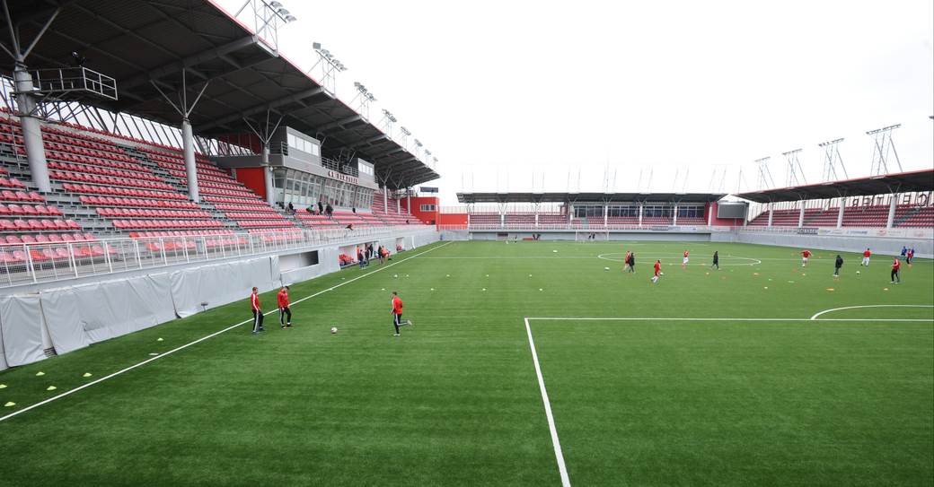 Crvena zvezd a- Napredak: ZVEZDIN rodjendan u senci korona virusa! Prazne tribine na Rajku FOTO