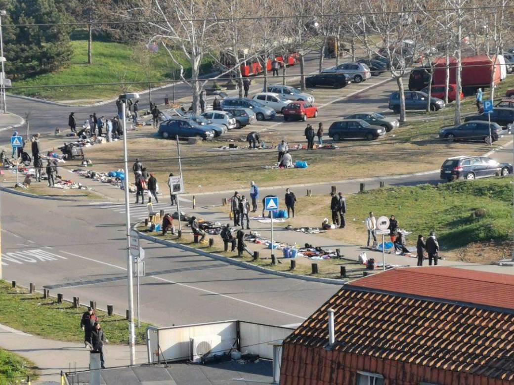 Korona virus Beograd Vidikovačka pijaca puna ljudi