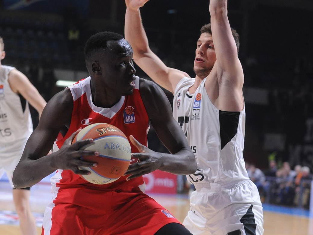 Duop Rit zakucavanje preko Rudija Gobera