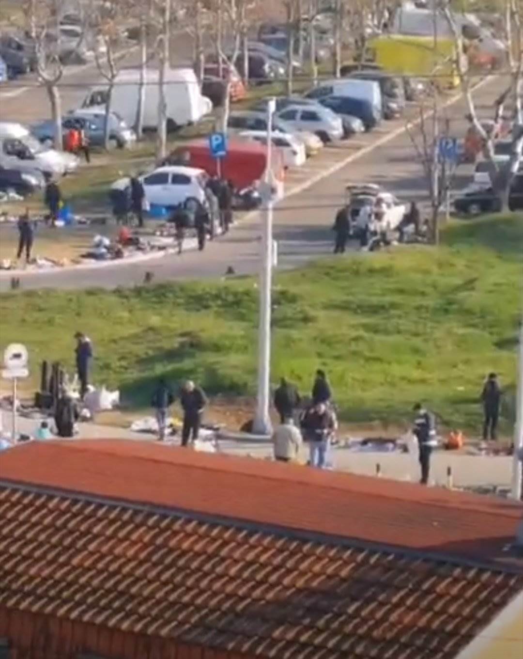 Korona virus u Srbiji - gužva na pijaci u Beogradu i pored apela