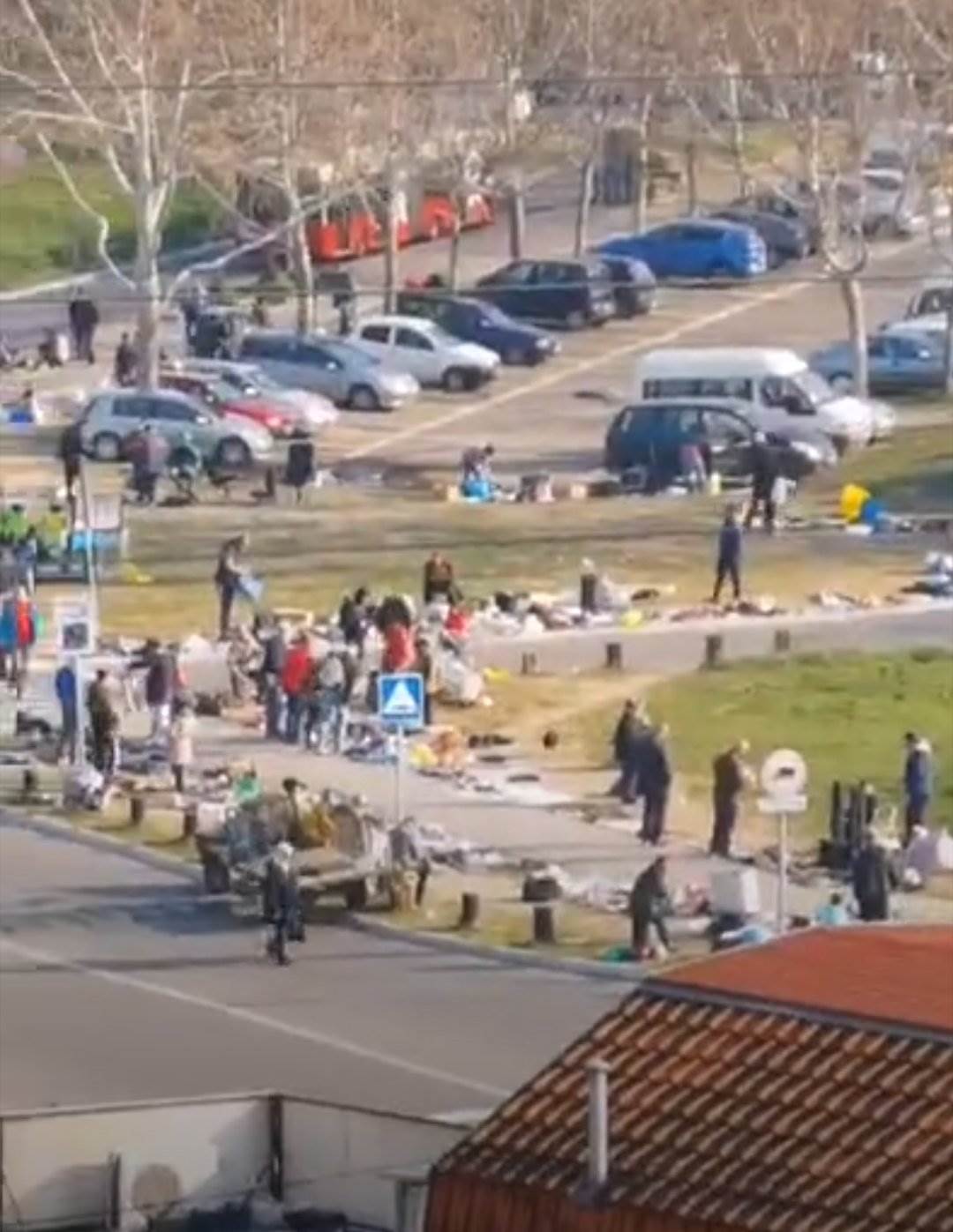 Korona virus u Srbiji - gužva na pijaci u Beogradu i pored apela