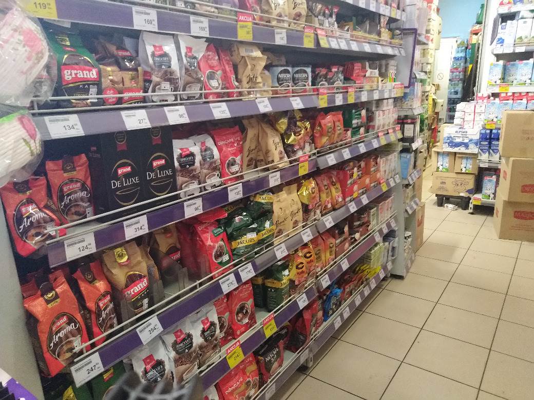 Korona virus - Prodavnice prehrambene robe na Zapadu prazne, kod nas pune