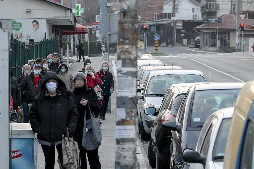 Radno vreme prodavnica: Penzioneri radnje otvorene do 7h većina nije stigla na red za kupovinu! FOTO