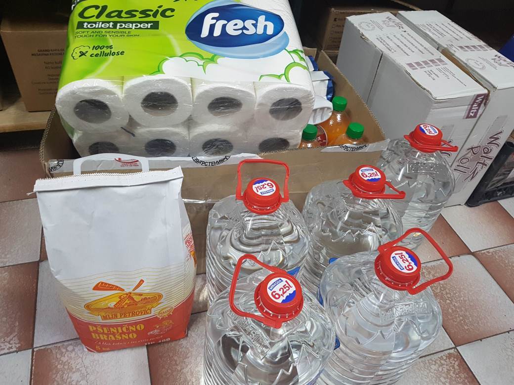 Korona virus u Srbiji humanost u vanrednom stanju pekara i market Simić Topola