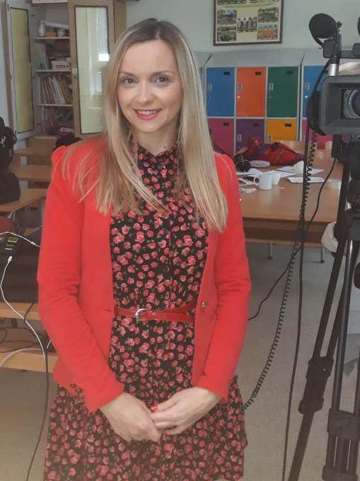 Nastava na daljinu - iskustva nastavnica koje su pred kamerama