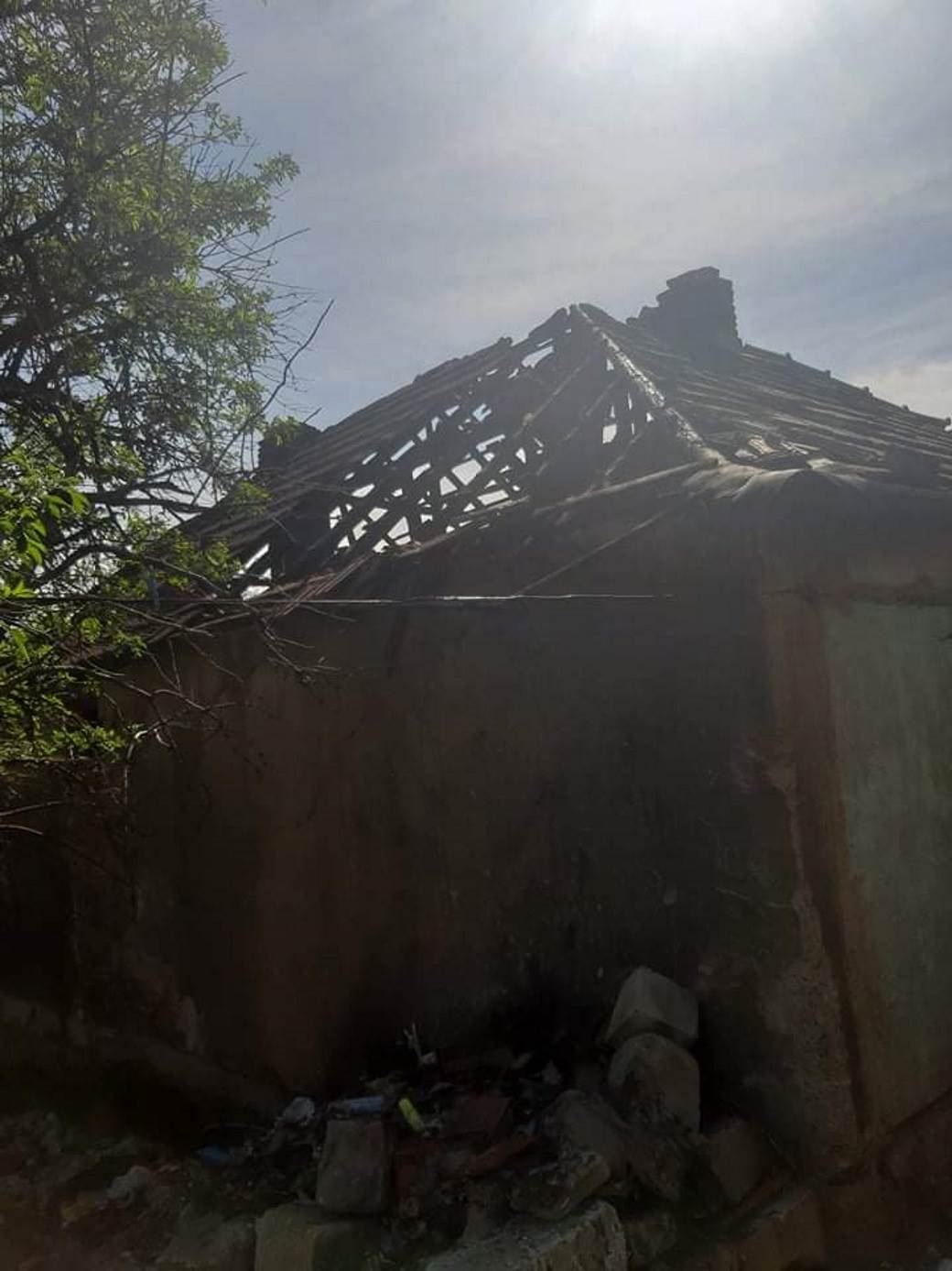 Kosovo Srbi zapaljena srpska kuća kod Obilića Crkvena Vodica zaseok Janina voda