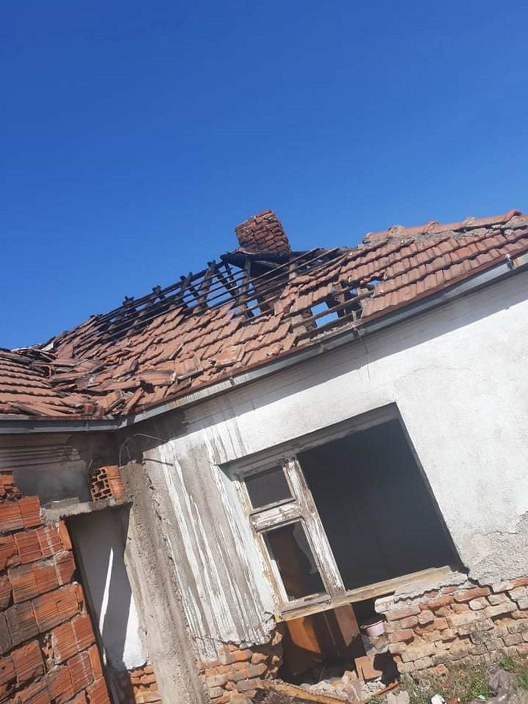 Kosovo Srbi zapaljena srpska kuća kod Obilića Crkvena Vodica zaseok Janina voda