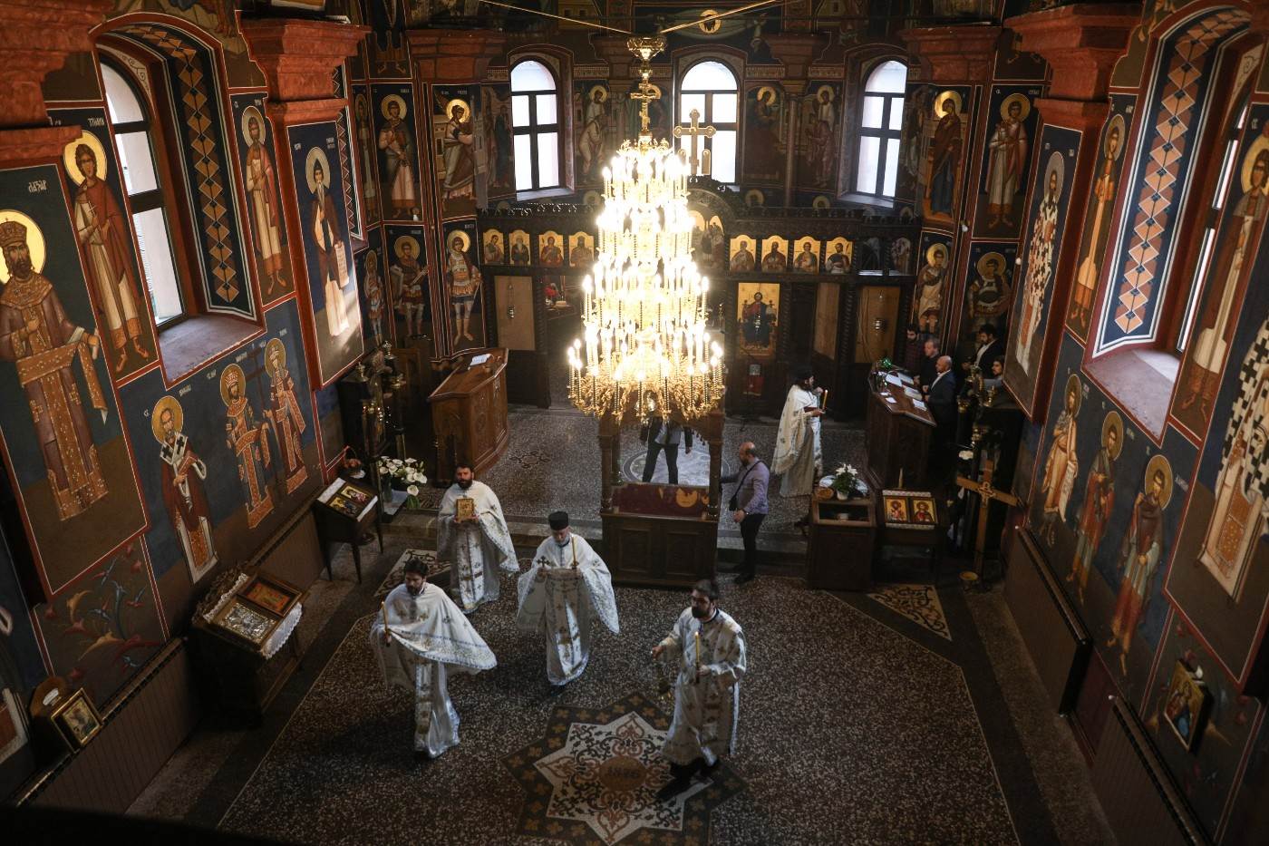 da li se kaze svestenik ili pop 