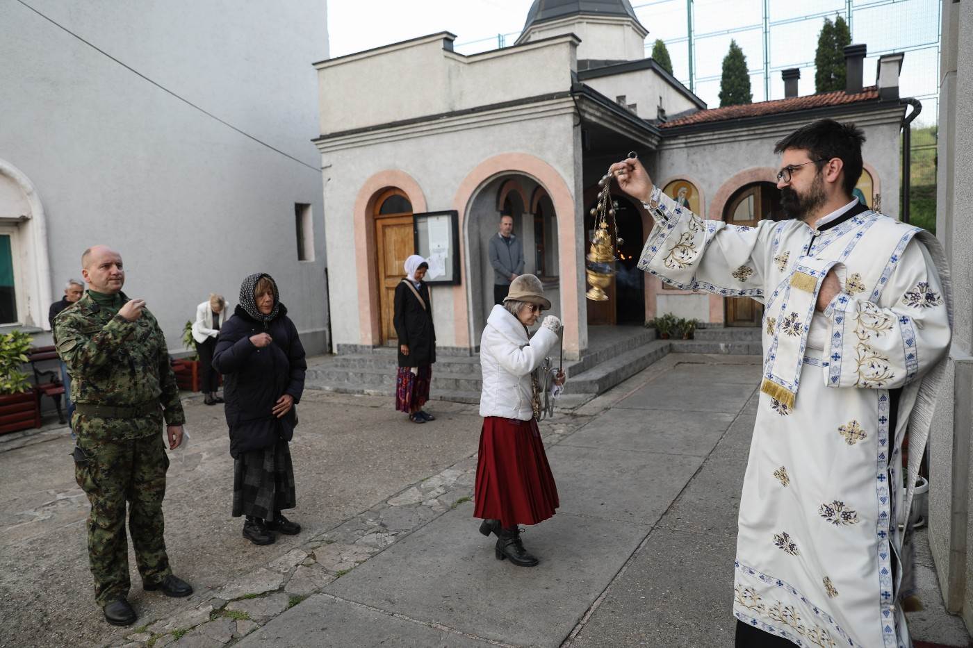 da li se kaze svestenik ili pop 