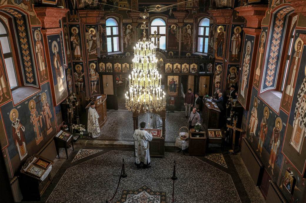 Uskrs 2020: Vaskršnja liturgija u crkvama bez prisustva vernika FOTOGRAFIJE