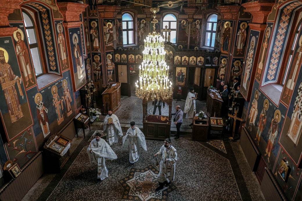 Uskrs 2020: Vaskršnja liturgija u crkvama bez prisustva vernika FOTOGRAFIJE