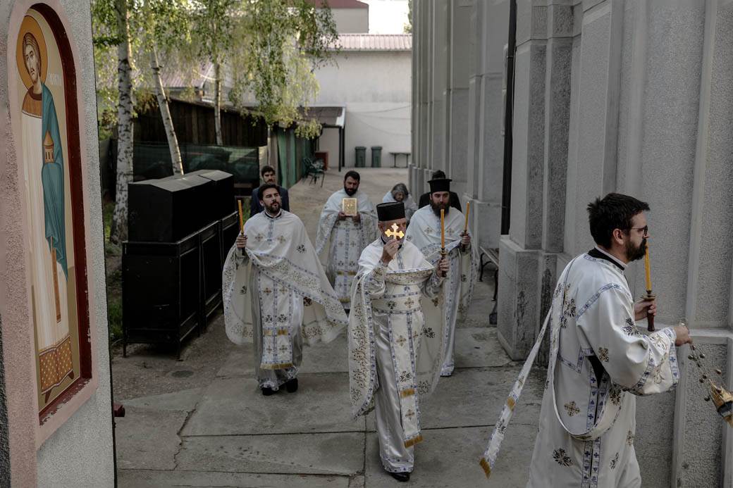 Uskrs 2020: Vaskršnja liturgija u crkvama bez prisustva vernika FOTOGRAFIJE