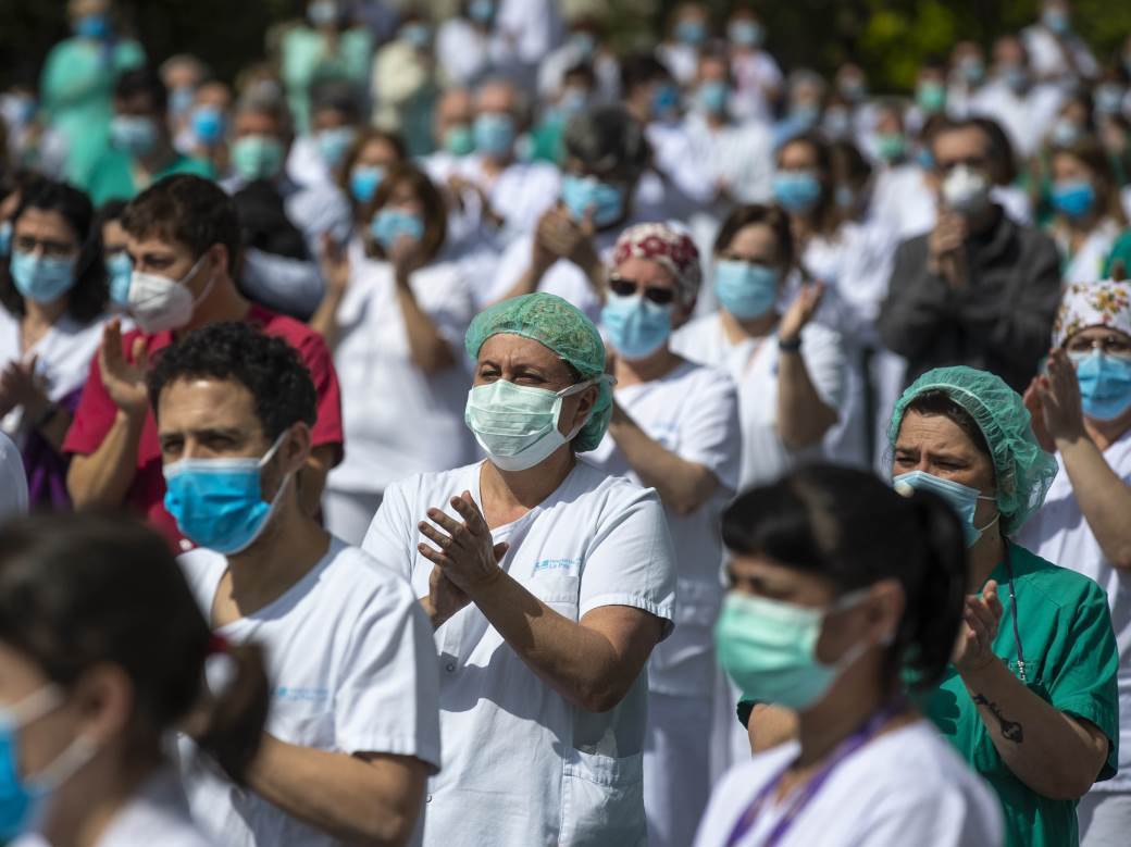 Španija umro hirurg lekar doktor minut ćutanja aplauz doktora Madrid