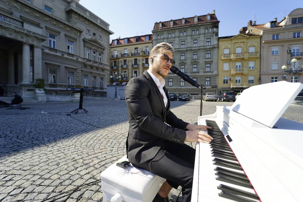 Saša Kovačević koncert ispred Skupštine grada Beograda