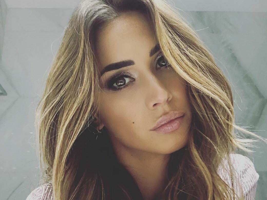 Melisa Sata se slikala u tangama