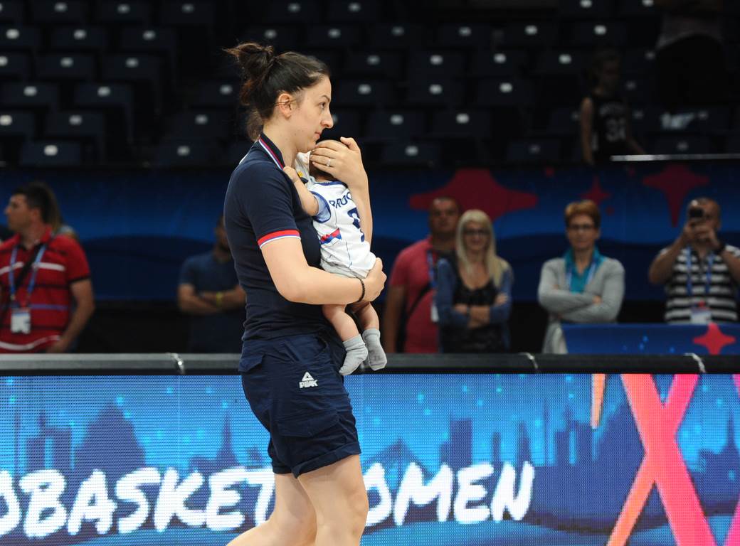 Sonja Vasić i Jelena Bruks fotografija kad su bile juniorke šampionke Evrope 2007