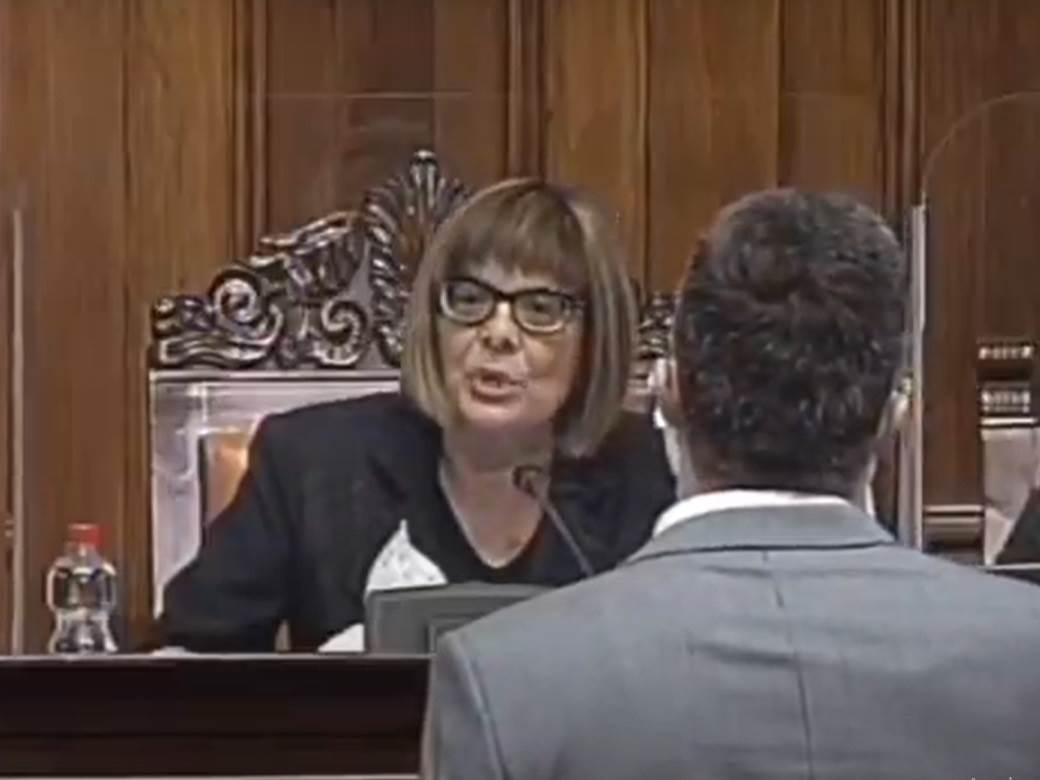 Boško Obradović demantuje da je šutirao policajca Skupština Srbije