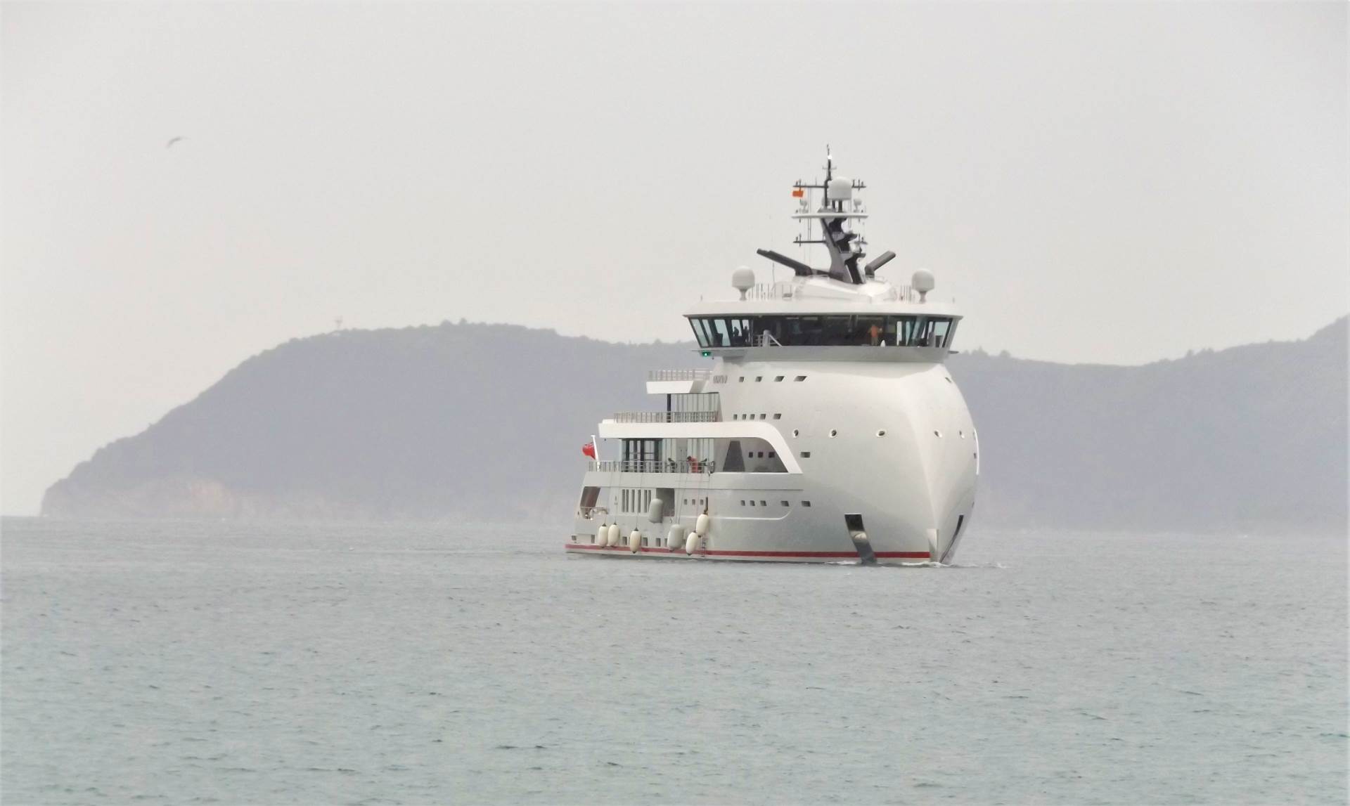 Superjahte olivija O uplovila u luku Bar