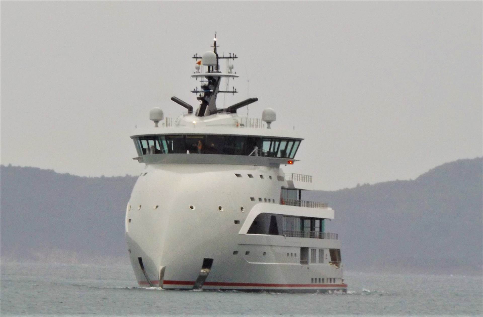 Superjahte olivija O uplovila u luku Bar