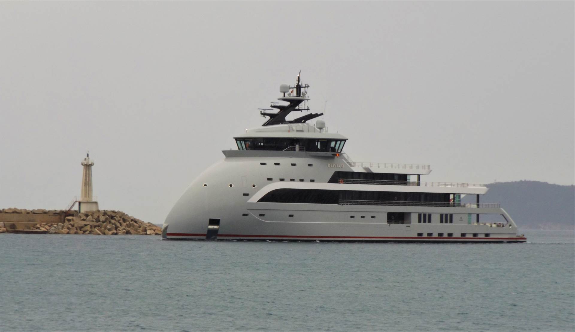 Superjahte olivija O uplovila u luku Bar