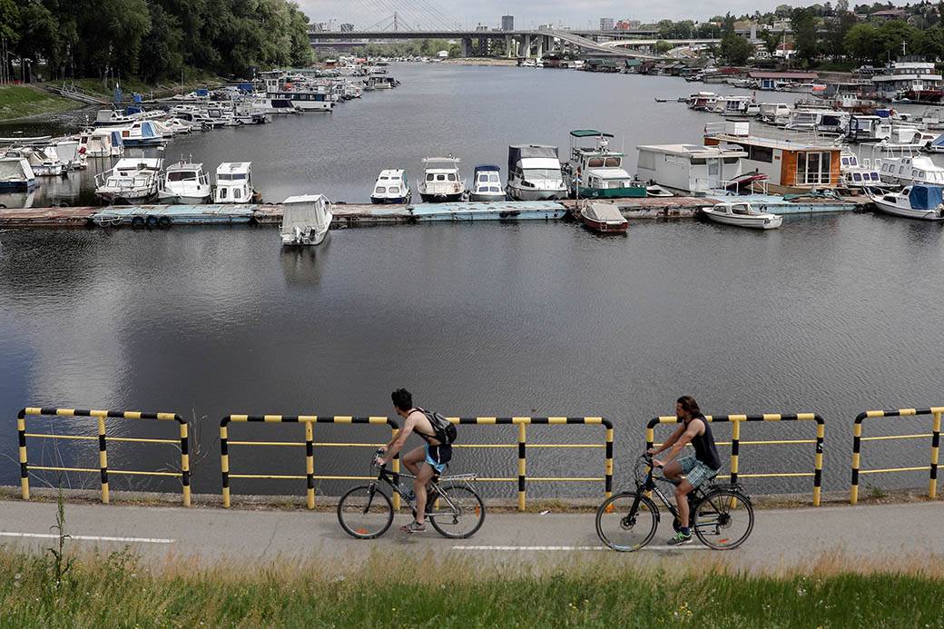 Prvi vikend bez policijskog časa u Beogradu: Roštilj i puna izletišta FOTOGRAFIJE