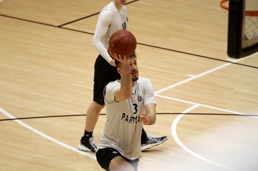 Trinkijeri o Partizanuigračima korona virusu