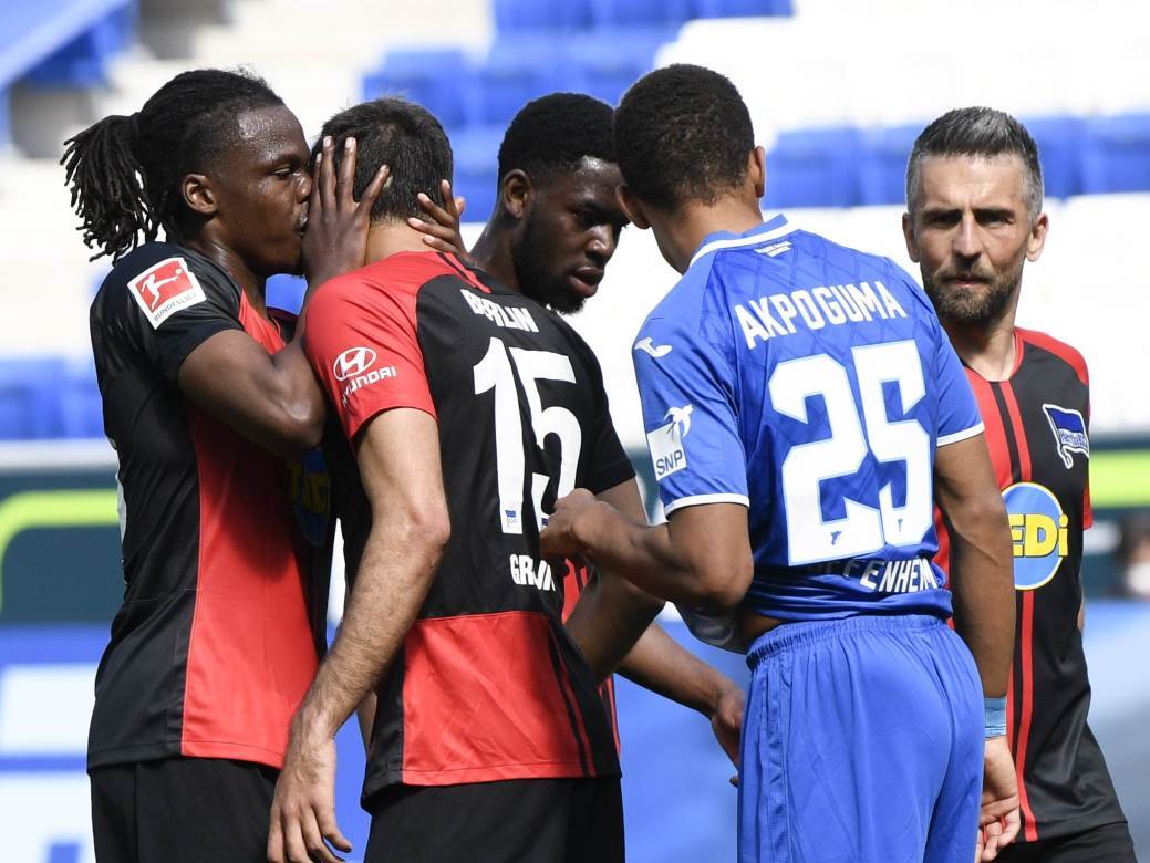 Herta Berlin, poljubac Grujić i Bojata FOTO