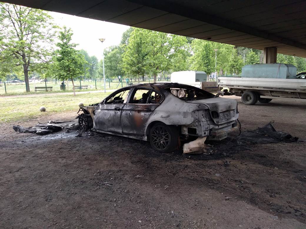 Eksplozija u Novom Sadu: BMW izgoreo ispod Mosta slobode