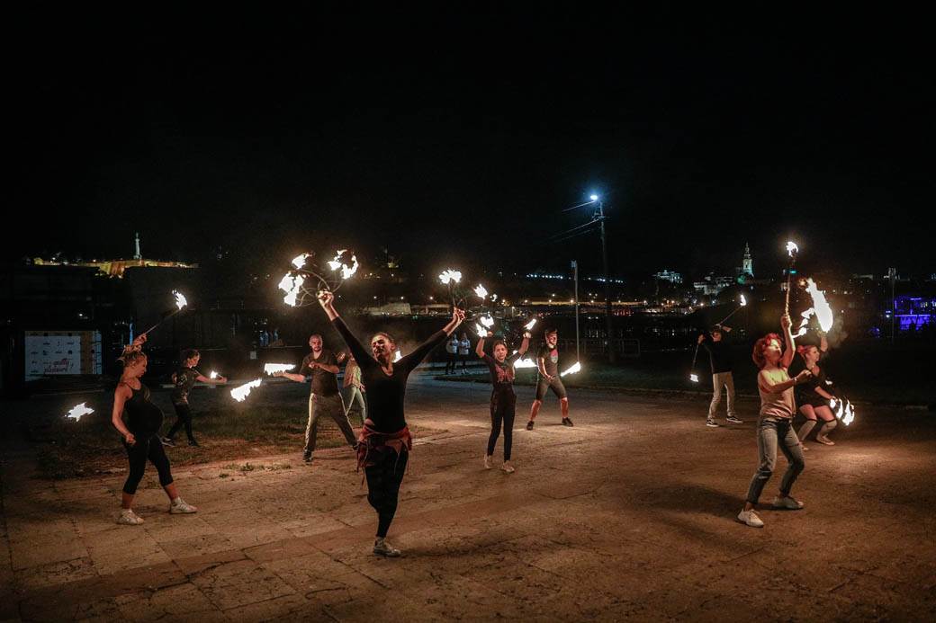 Poi - Ples sa vatrom u Beogradu: Magmus Fire Show FOTOGRAFIJE