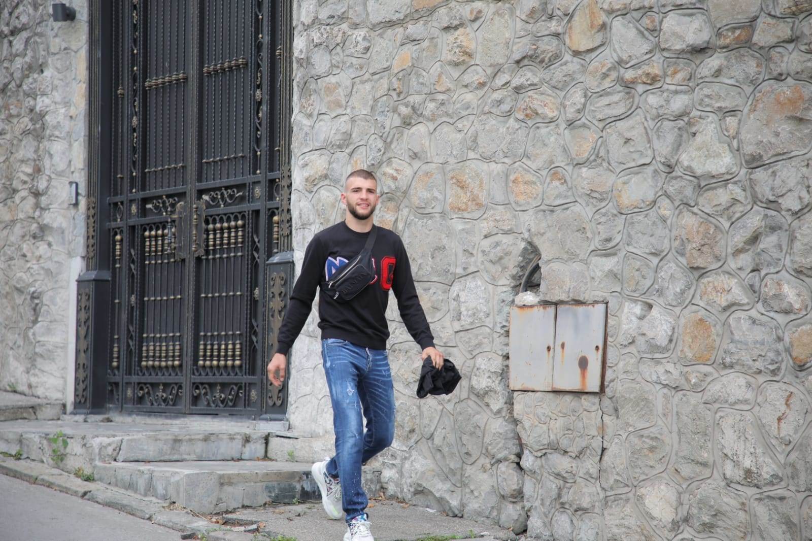 Bogdana se porodila Bogdanine sestre donele balone