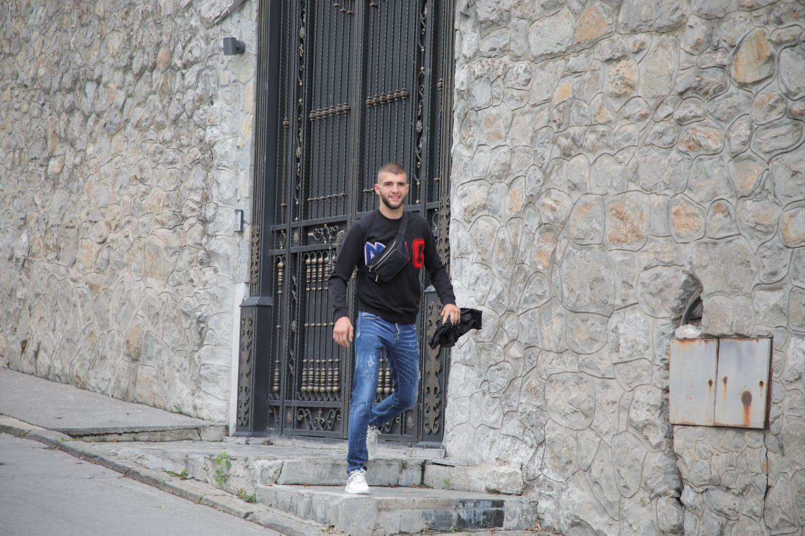 Bogdana se porodila Bogdanine sestre donele balone