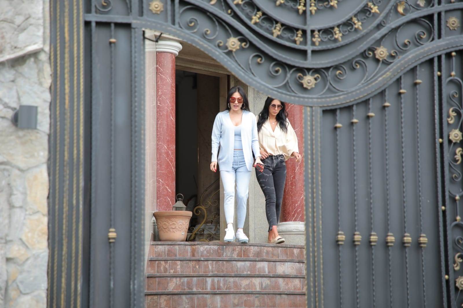 Bogdana se porodila Bogdanine sestre donele balone