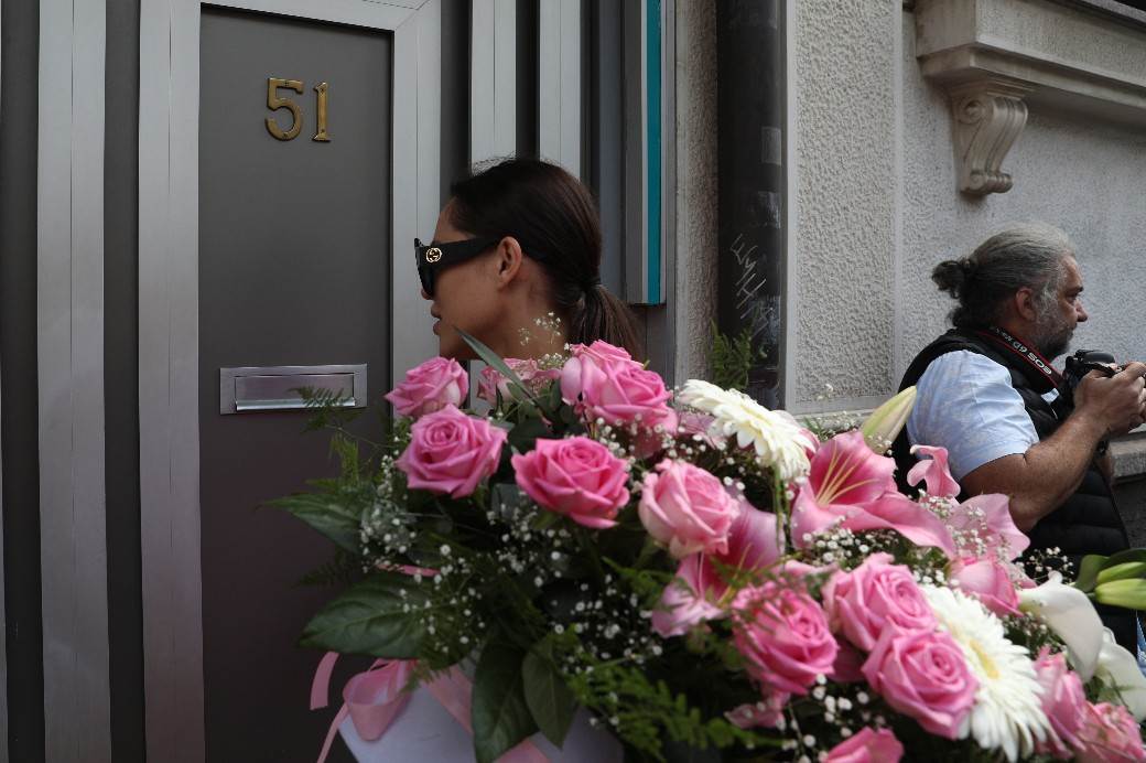 Bogdana se porodila Bogdanine sestre donele balone