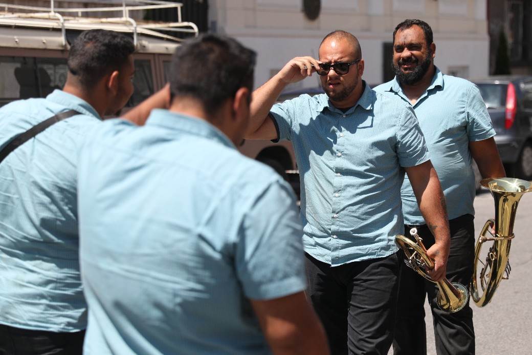 Bogdana se porodila Bogdanine sestre donele balone