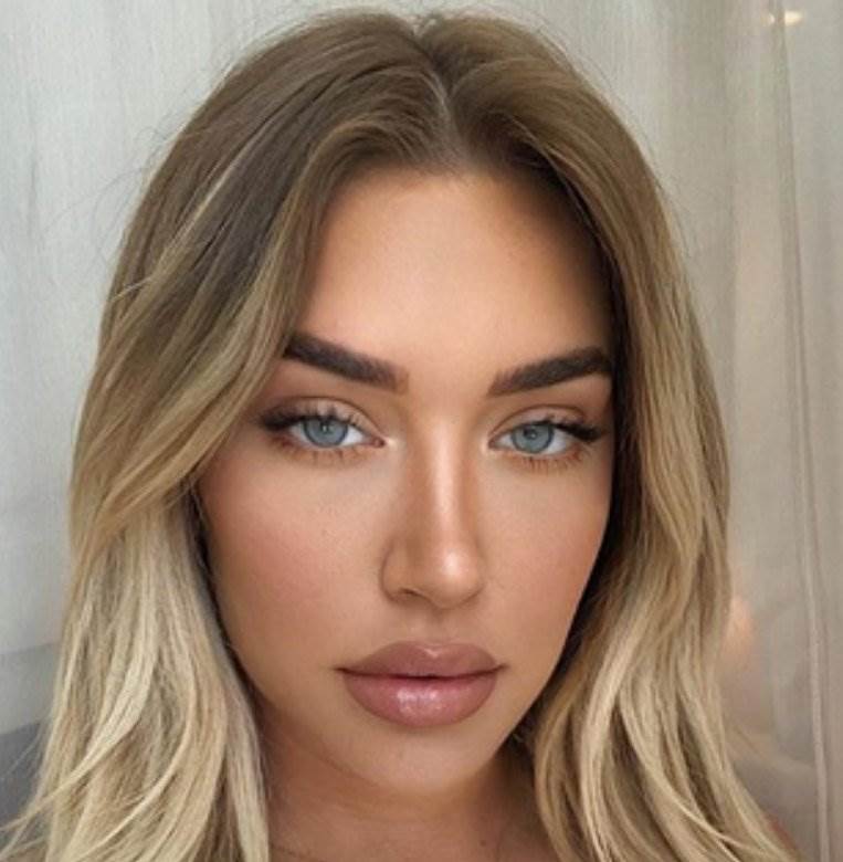 anastasija karanikolau telo slike na instagramu