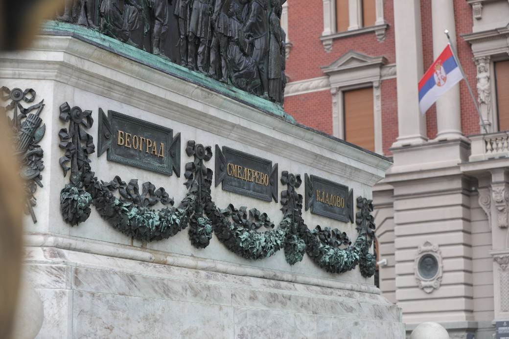 Spomenik knezu Mihailu rekonsturisan