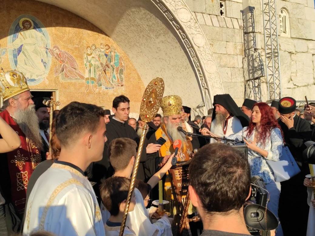 Policija u Podgorici privela sveštenika na saslušanje