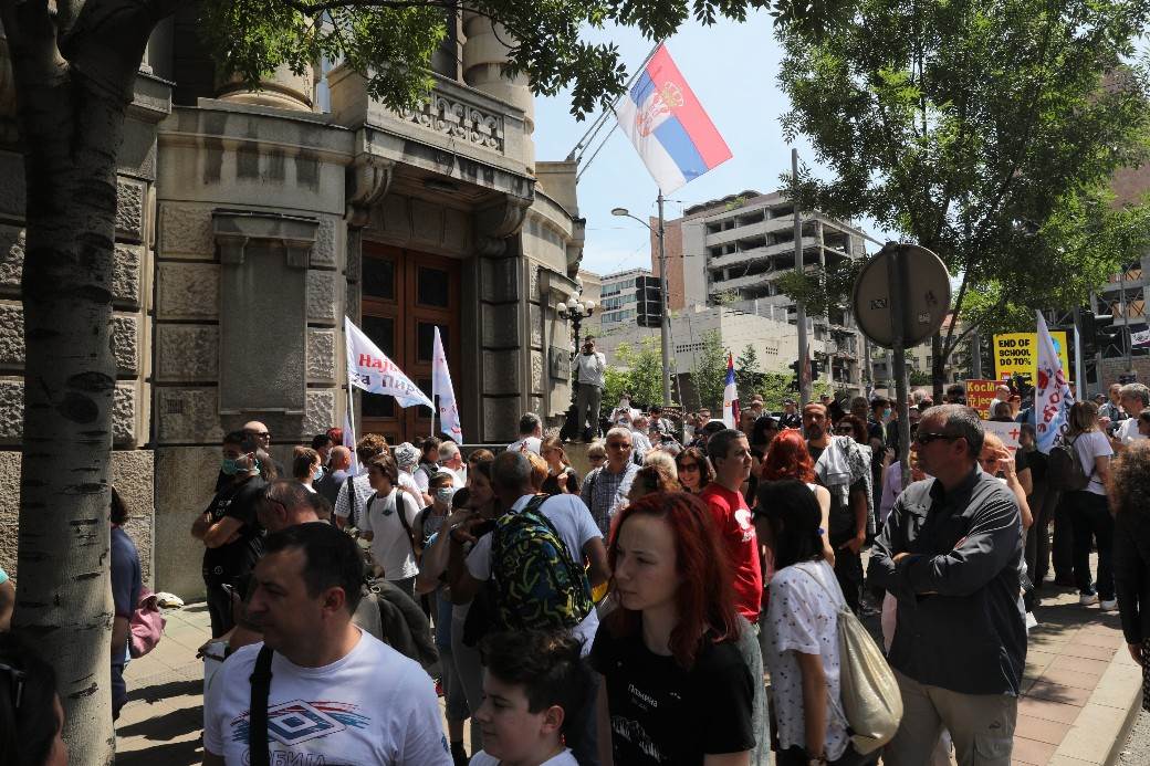Protest MHE ispred Vlade Srbije ekologija odbranimo reke