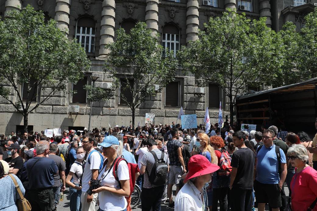 Protest MHE ispred Vlade Srbije ekologija odbranimo reke