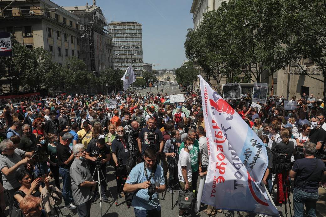 Protest MHE ispred Vlade Srbije ekologija odbranimo reke