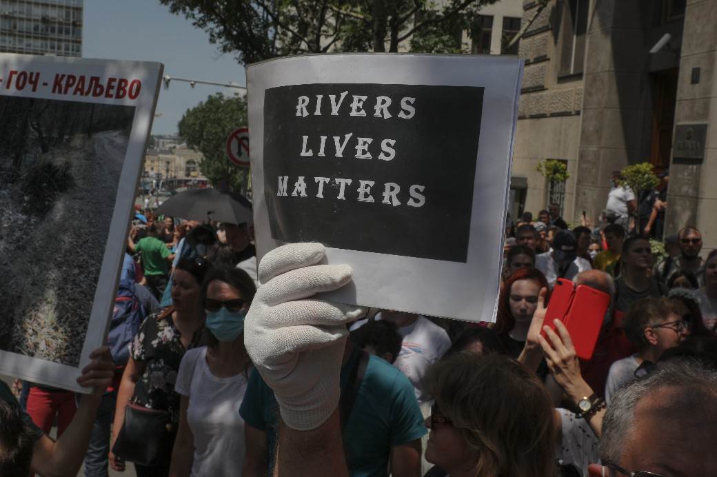 Protest MHE ispred Vlade Srbije ekologija odbranimo reke