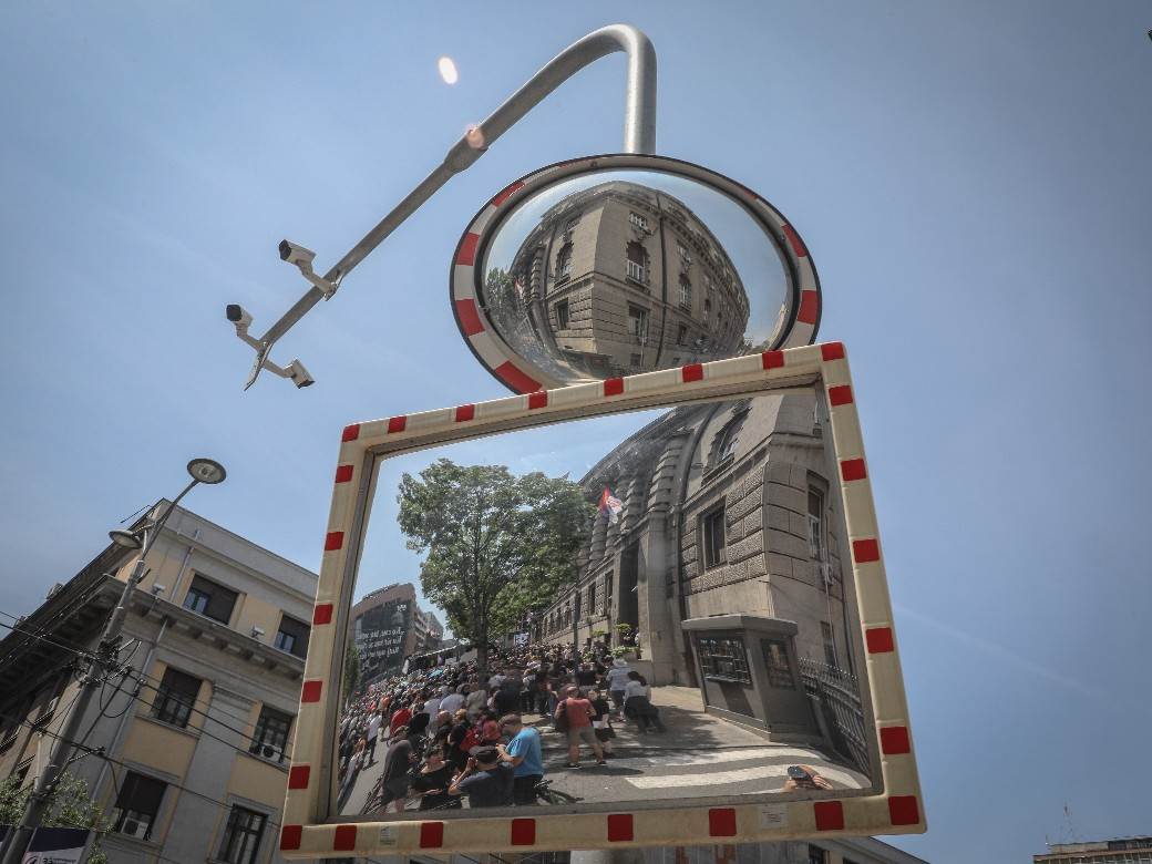 Protest MHE ispred Vlade Srbije ekologija odbranimo reke