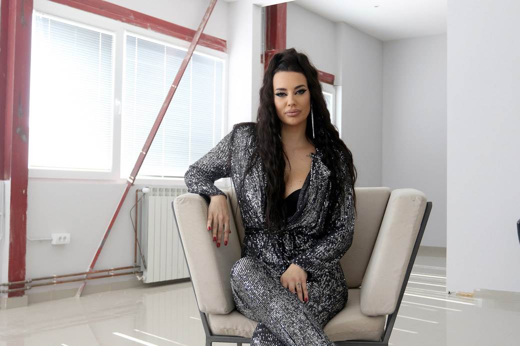 Katarina Grujić se zapalila na snimanju spota