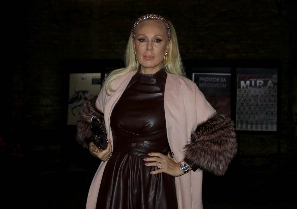 lepa brena nadimak kako je dobila