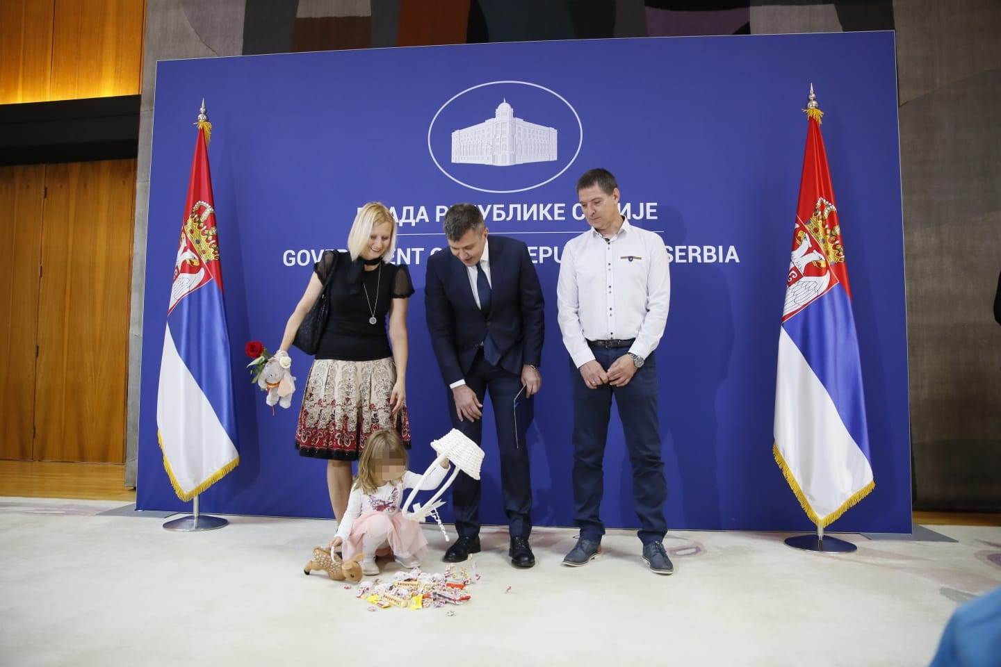 Bračni par Savić-usvojena devojčica-vraćena