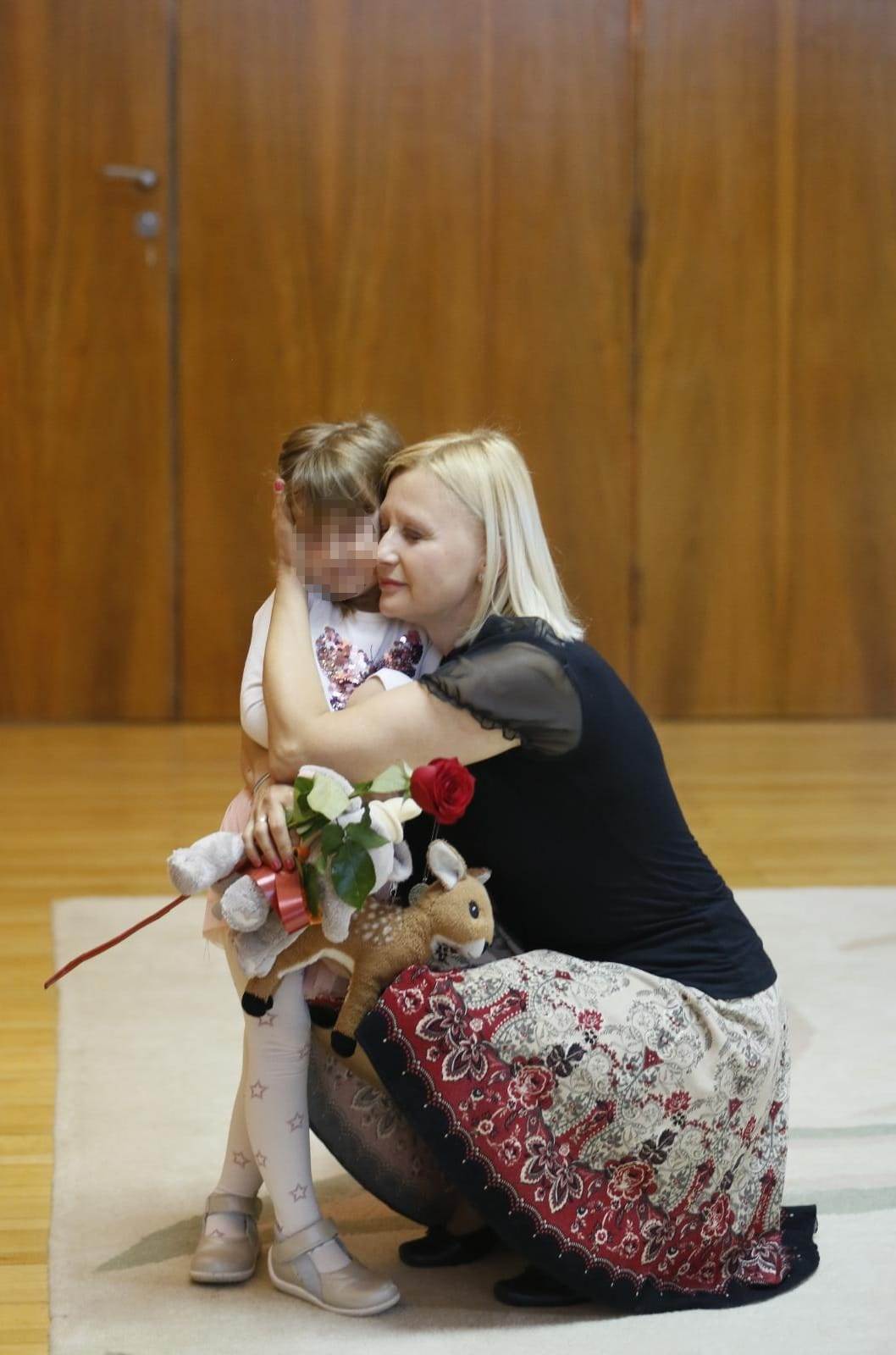 Bračni par Savić-usvojena devojčica-vraćena