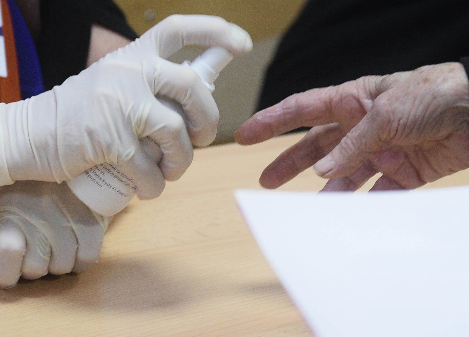 Izbori 2020: Zbog mera zaštite OVO MORATE DA IMATE KOD SEBE. (FOTOGRAFIJE)