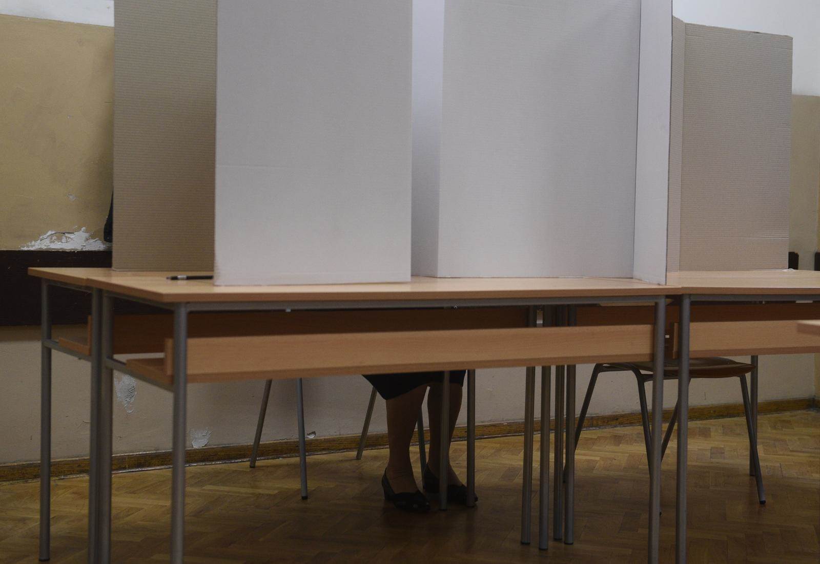 Izbori 2020: Zbog mera zaštite OVO MORATE DA IMATE KOD SEBE. (FOTOGRAFIJE)