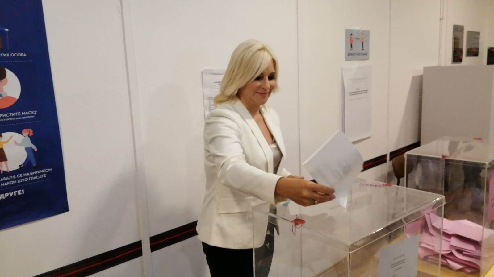 Izbori, glasala Ana Brnabić, Darija Kisić, Ivica Dačić...