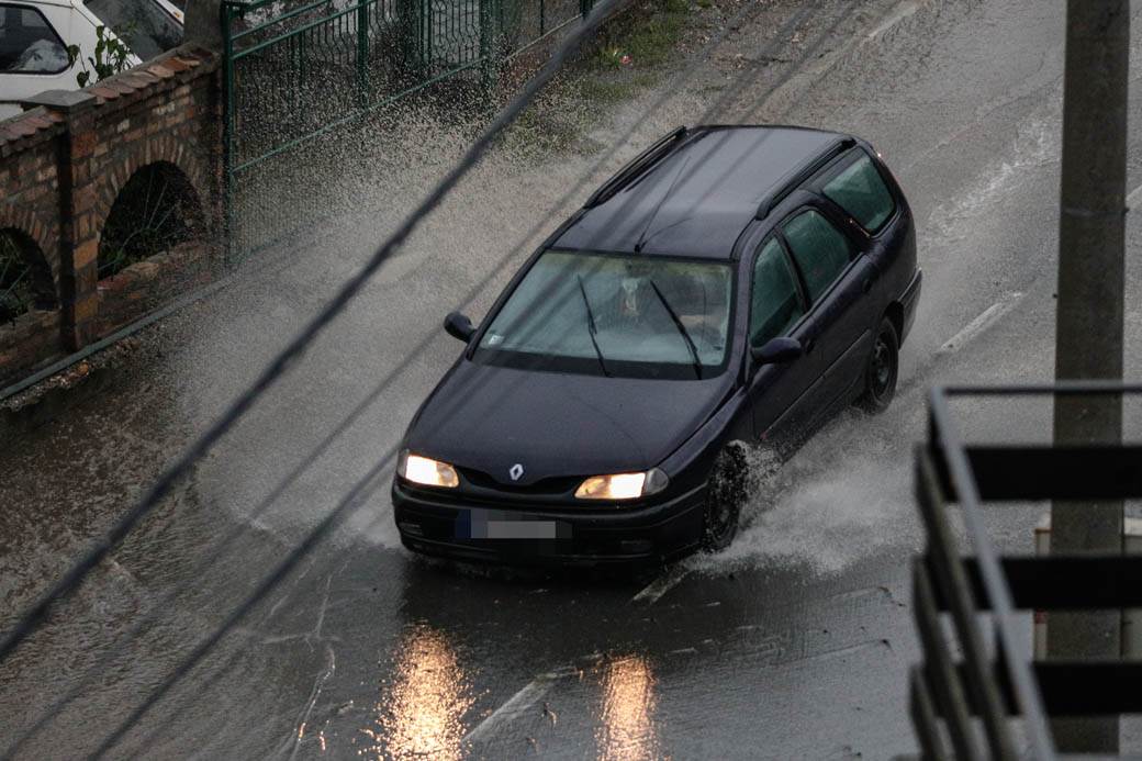Vreme Beograd: Kiša ponovo poplavila ulice u ovim delovima grada FOTOGRAFIJE